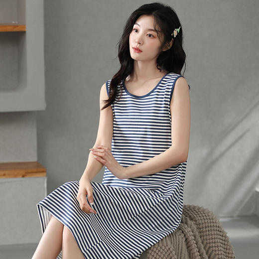 夏日清凉，胸垫睡裙给您全新的体验，卡通纯棉，柔软舒适，让您轻松入眠，无袖设计，让您自由自在地活动， 中长款连衣裙，不仅睡觉好看，家居也时尚，赶快来选购吧！ 商品图1