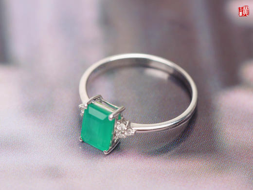 【指尖流沙】18k金镶祖母绿石戒指 商品图1