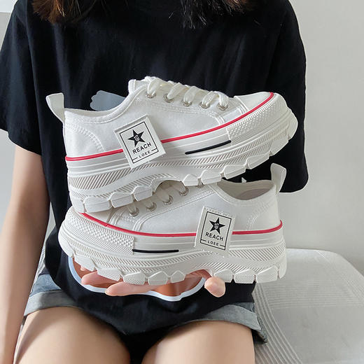 百搭小白鞋，潮流ins必备；清新帆布鞋，夏日感受；时尚韩版女鞋，演绎青春活力；学生板鞋，轻松驾驭校园风。让你走在时尚前沿，享受舒适自由的步履！ 商品图1