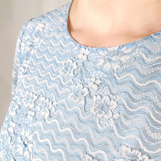 圣三利女装 新款优雅波纹蕾丝收腰中长款镂空连衣裙SL2027231 商品图4