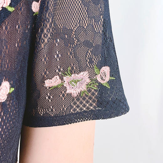 圣三利女装 新款花朵刺绣蕾丝中长款收腰散摆连衣裙SL2027109 商品图4
