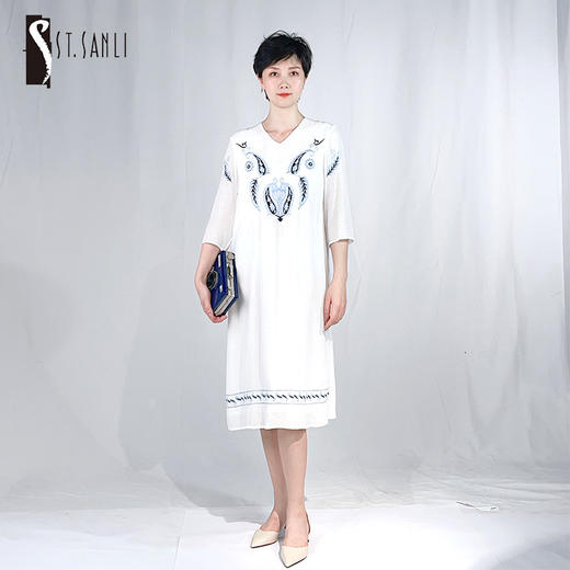 圣三利女装新春夏季中长款V领刺绣连衣裙SL2017227 商品图0