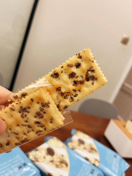 老米优品 【盒马销量榜首 肉眼可见黑麦海盐】怪力食厂黑麦海盐苏打饼干 添加≥15%阿根廷黑麦 地中海海盐以及新西兰进口黄油 0添加蔗糖 0反式脂肪酸 咸香可口  180g/袋 商品图1