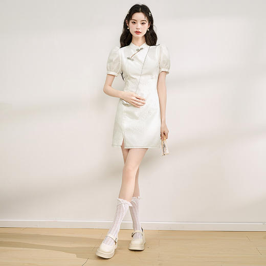 西遇新中式国风旗袍裙女2023夏新款泡泡袖开衩设计肌理感提花优雅V0031614 商品图1