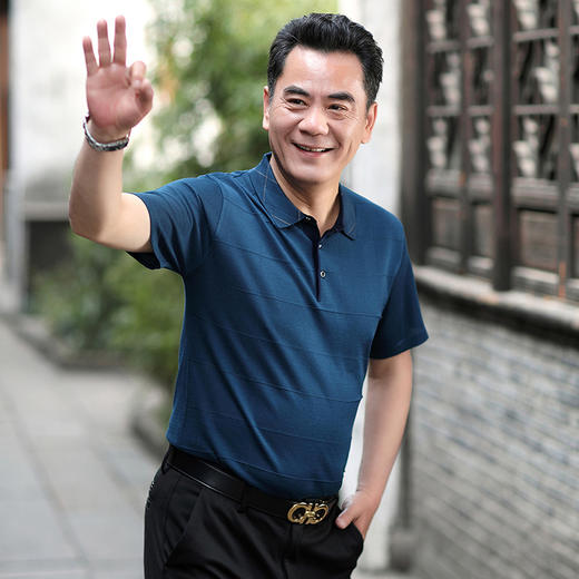 【凉爽冰丝透气不闷汗，时尚简约百搭】夏季中年短袖t恤男冰丝宽松polo衫，简约底摆，服帖合身不显肚腩，修饰您的优雅身形，男爸爸夏装上衣中老年男士衣服 商品图4
