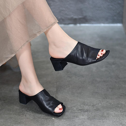 T88273-3高跟拖鞋一字拖女夏2023年新款头层牛皮鱼嘴方头外穿百搭凉拖粗跟 商品图1