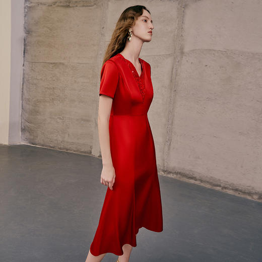 EITIE爱特爱夏季新款优雅V领蕾丝拼接礼服连衣裙7477112 商品图2