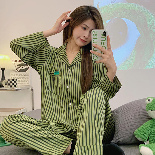 春秋季新款，冰丝材质，穿上一身轻盈。细腻花边，丝绸材质，尽显女人味道。温柔如丝，舒适入梦，让你在繁忙的生活中，找到温馨的小确幸！ 商品图2