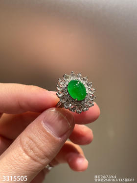 3315505，近高冰艳绿蛋面戒指吊坠两用款。具体价格微信咨询