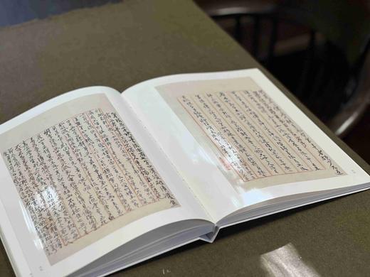 《五峰堂文苑清赏：黄宾虹 马一浮信札诗稿选注》，16开，软精装，黄宾虹、马一浮著，钱伟疆 胡雷鸣注，浙江古籍出版社2015年一版一印，168页，定价158，售价126元。 商品图4