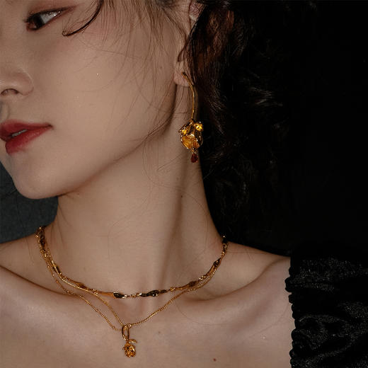 MINT THERAPY 液态蔷薇花不对称耳环 商品图4