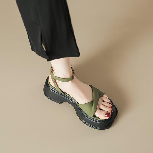 【凉鞋女人必备】芥末绿chao显白！厚底设计，让你轻松增高。露趾罗马鞋，展现女人独特优雅气质。2023夏季新款，必选芥末绿！ 商品图5