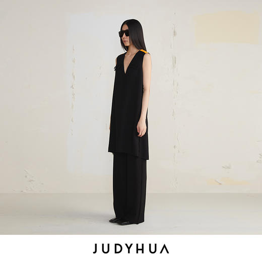 JUDYHUA 肩部撞色V领设计款连衣裙 商品图1