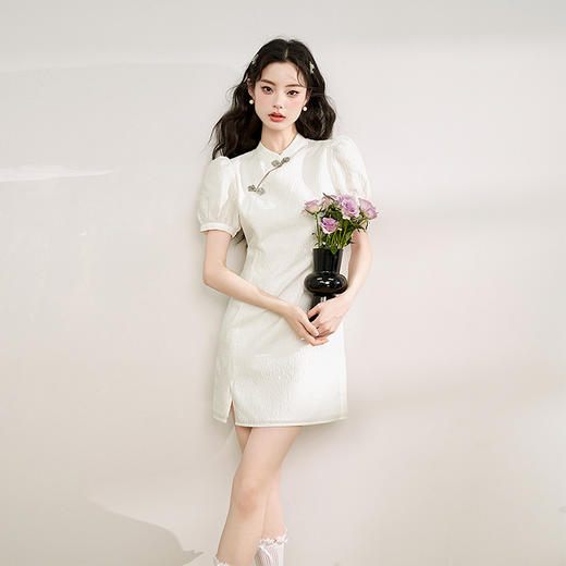 西遇新中式国风旗袍裙女2023夏新款泡泡袖开衩设计肌理感提花优雅V0031614 商品图4