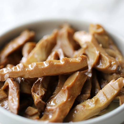 逢食油焖烤笋50g/袋便携装，开袋即食，比肉还好吃！鲜甜脆嫩，爽口下饭，无添加剂，越吃越香，老底子的味道！ 商品图1