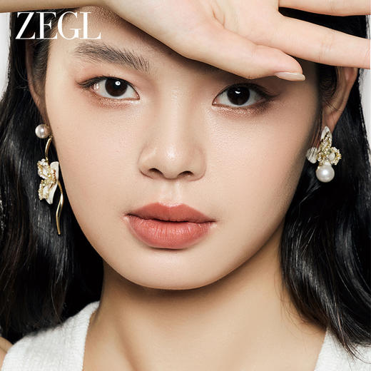 ZEGL设计师初夏物语系列花朵人造珍珠耳环女小众耳钉不对称耳饰品 商品图3