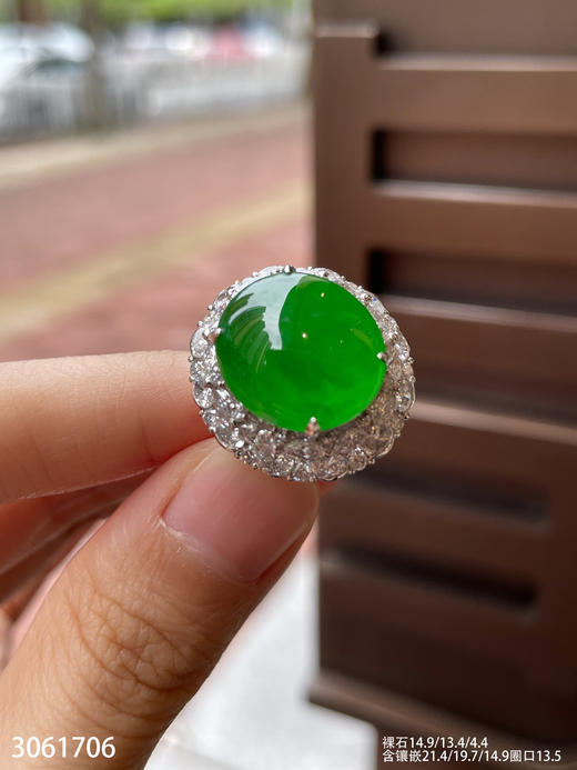 老坑近高冰艳绿蛋面戒指【3061706】具体价格微信咨询 商品图3