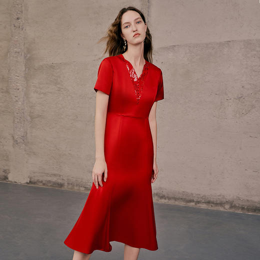 EITIE爱特爱夏季新款优雅V领蕾丝拼接礼服连衣裙7477112 商品图4