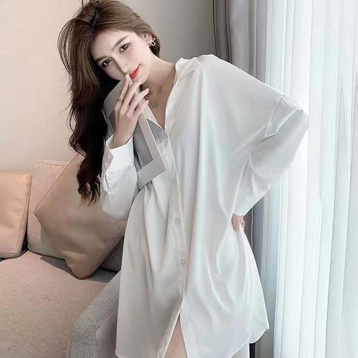 【斩男性感衬衫睡裙】悦动夏日热情。宽松设计，柔软舒适；防晒面料，让你尽情享受阳光；中长裙长，显瘦修身；独特情趣设计，让你充满魅力！ 商品图1