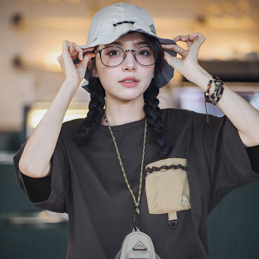 马登女装美式休闲户外机能风短袖T恤夏季纯棉口袋撞色体恤拼接Tee 商品图0