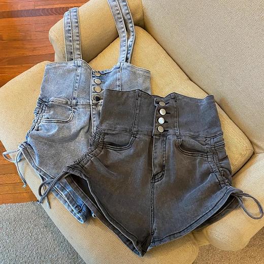 抽绳牛仔短裤女夏季新款，设计感十足，适合小个子辣妹穿着。高腰设计，修饰腰线，阔腿裤型，舒适自由。材质优质，透气舒适，让你在夏季时尚不出汗。 商品图1