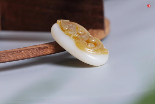 【飞龙在天】和田糖白玉吊坠 商品图1