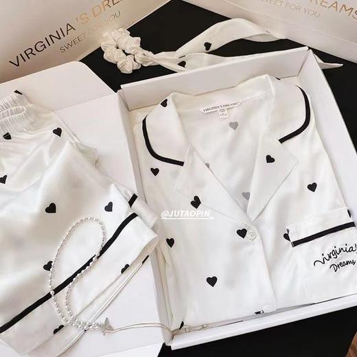 她穿上冰丝睡衣，窗外夜幕低垂。翻开小说，享受一人时光。花开相似，年华不同。这个夏天，请给自己一点呵护，让心静如水，安然入眠！ 商品图6