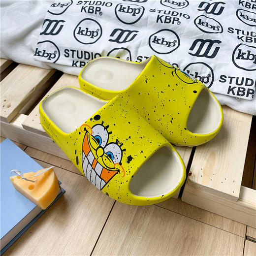 【小红书爆款】情侣款动漫踩屎感夏季外出拖鞋 男女同款防滑运动椰子凉拖鞋 商品图7