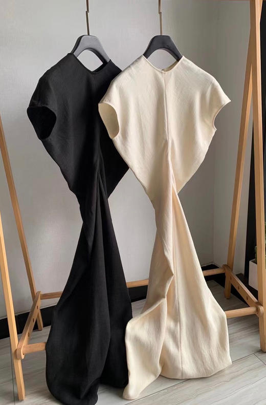 可以当礼服的连衣裙。乳白色。黑色 商品图3