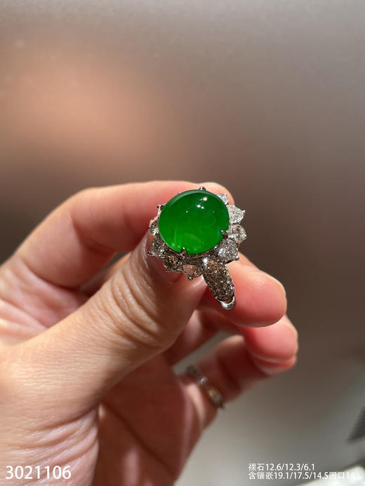 3021106、老坑高冰帝王绿蛋面戒指。具体价格微信咨询 商品图4