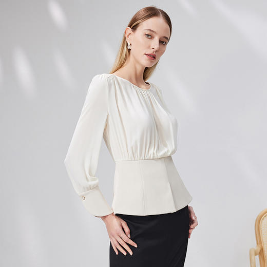 EITIE爱特爱秋季新品通勤百搭优雅舒适圆领小上衣7113804 商品图1