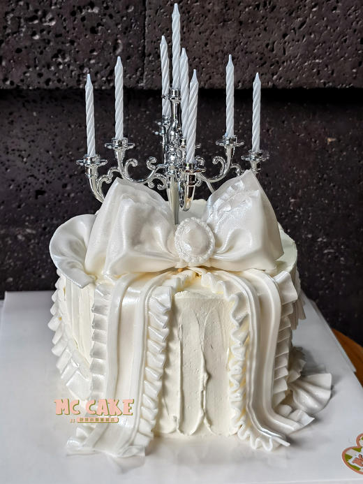 蝴蝶结烛台蛋糕 商品图0