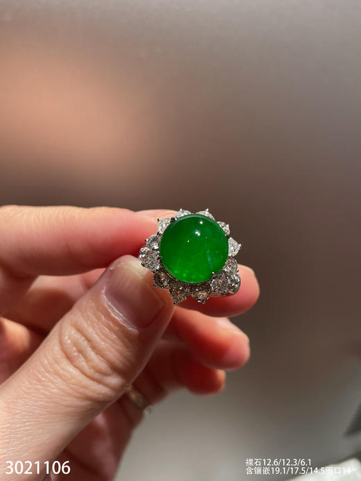 3021106、老坑高冰帝王绿蛋面戒指。具体价格微信咨询 商品图3