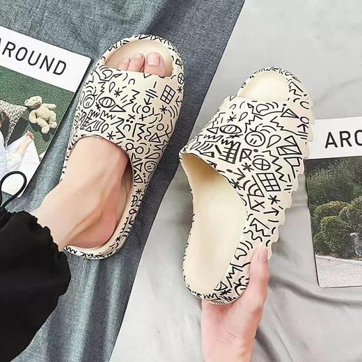 【小红书爆款】情侣款动漫踩屎感夏季外出拖鞋 男女同款防滑运动椰子凉拖鞋 商品图10