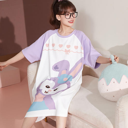 轻松度过炎炎夏日，宽松舒适的夏季新款女士睡裙，可爱的卡通图案，保持宅家生活的舒适感。让combine女和的休闲气息，与棉质卡通睡裙相互融合。欢快的短袖长裙设计，轻松穿搭时尚感！ 商品图5