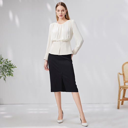 EITIE爱特爱秋季新品通勤百搭优雅舒适圆领小上衣7113804 商品图3