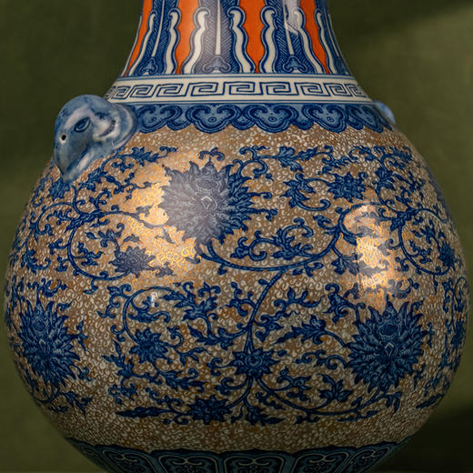 清 青花缠枝莲纹象耳赏瓶 商品图2