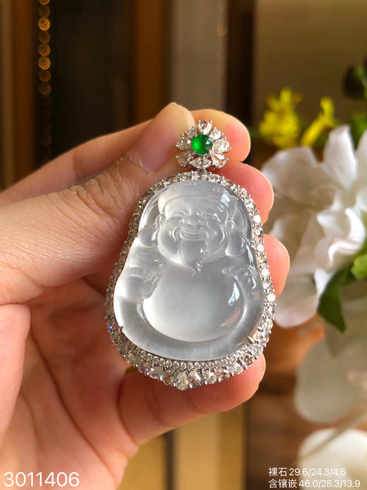 3011406，玻璃财神爷吊坠。具体价格微信咨询 商品图0