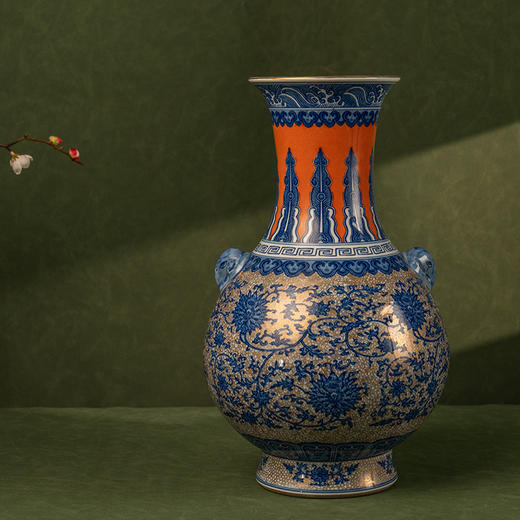 清 青花缠枝莲纹象耳赏瓶 商品图0