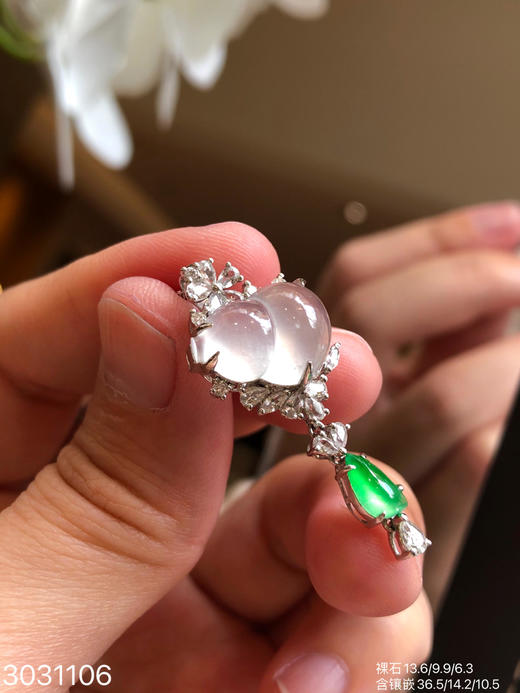 3031106，玻璃木纳葫芦吊坠。具体价格微信咨询 商品图0