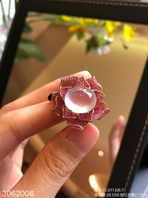 3062006、玻璃蛋面戒指。具体价格微信咨询 商品图0