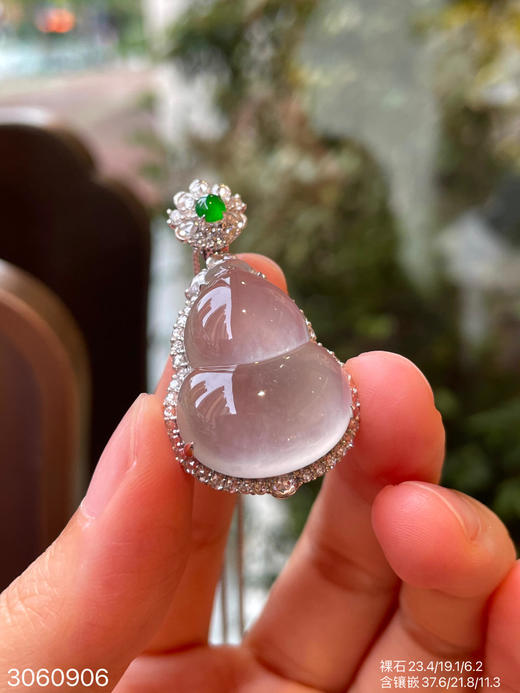 3060906，玻璃葫芦吊坠。具体价格微信咨询 商品图3