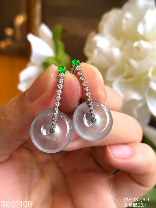 3061406，玻璃平安扣耳坠。具体价格微信咨询 商品图0