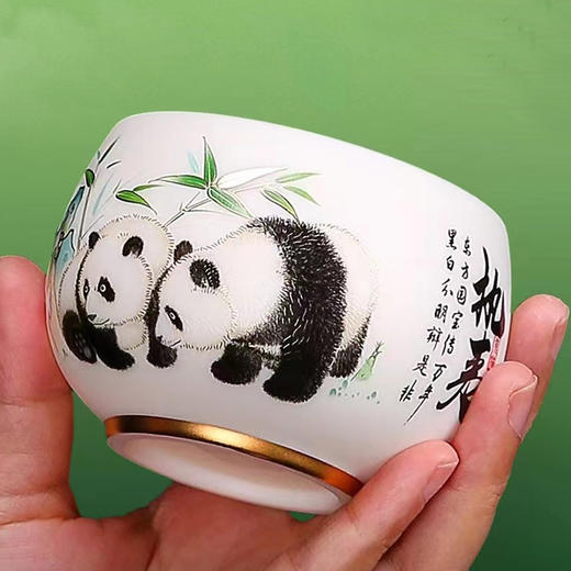 《执夷-熊猫》羊脂玉瓷熊猫禅定杯、马蹄杯，徐建勇老师签章，堆金工艺 温润如玉 通透洁白，精美好礼 馈赠佳选 商品图1
