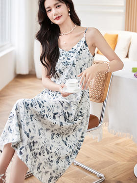 【专属特价】熙世界法式复古碎花V领吊带连衣裙女夏季新款高级感海边度假裙子