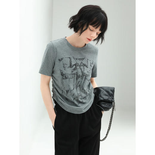 COCOBELLA设计感手绘趣味印花抽绳短袖T恤圆领休闲上衣TS926 商品图2