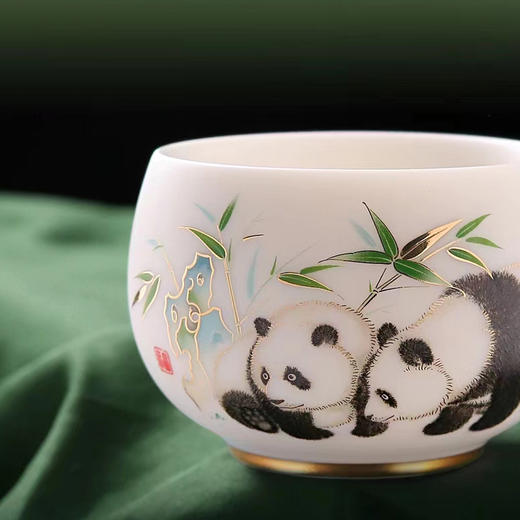 《执夷-熊猫》羊脂玉瓷熊猫禅定杯、马蹄杯，徐建勇老师签章，堆金工艺 温润如玉 通透洁白，精美好礼 馈赠佳选 商品图3