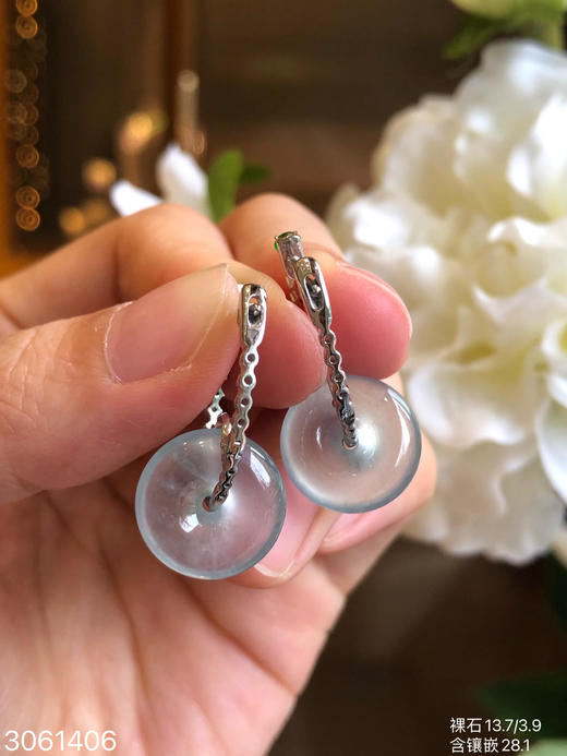 3061406，玻璃平安扣耳坠。具体价格微信咨询 商品图5