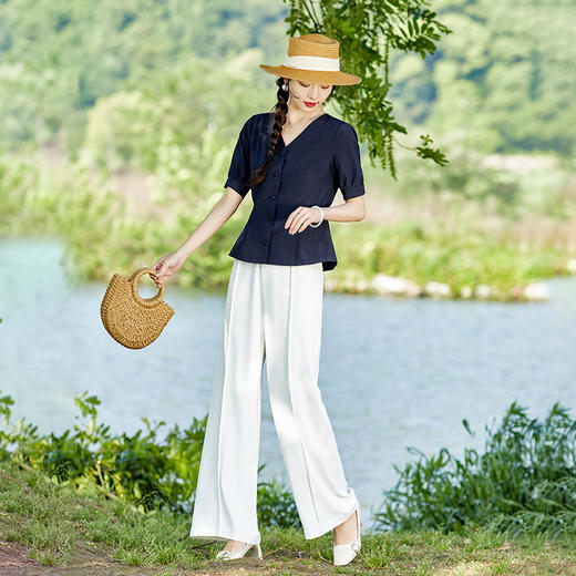 纯色复古风，收腰V领收腰上衣配白色西裤两件套HR-SYY3312B-2-1 商品图3