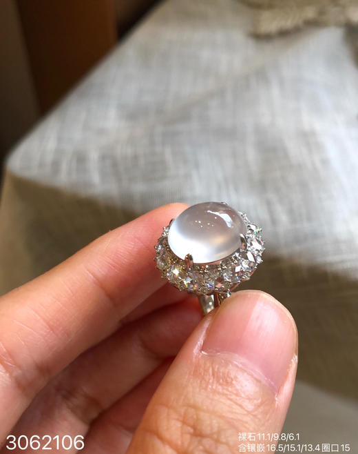 3062106，玻璃蛋面戒指。具体价格微信咨询 商品图3